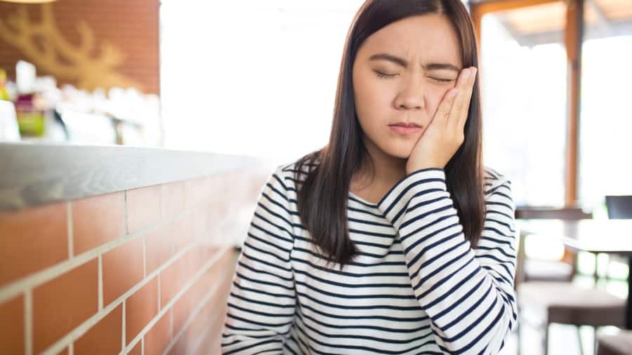 牙齦發炎出血和其他牙齦炎的警訊 - 高露潔台灣